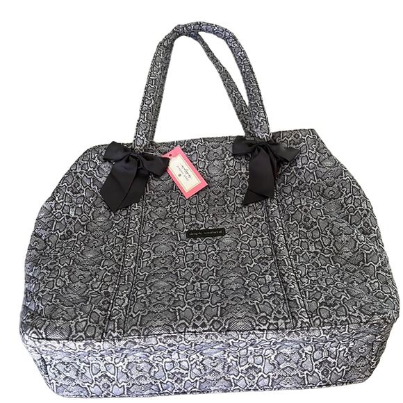 Simply Southern Gray Snakeskin Print Quilted Tote Bag Zipper Bows Travel - Picture 2 of 11